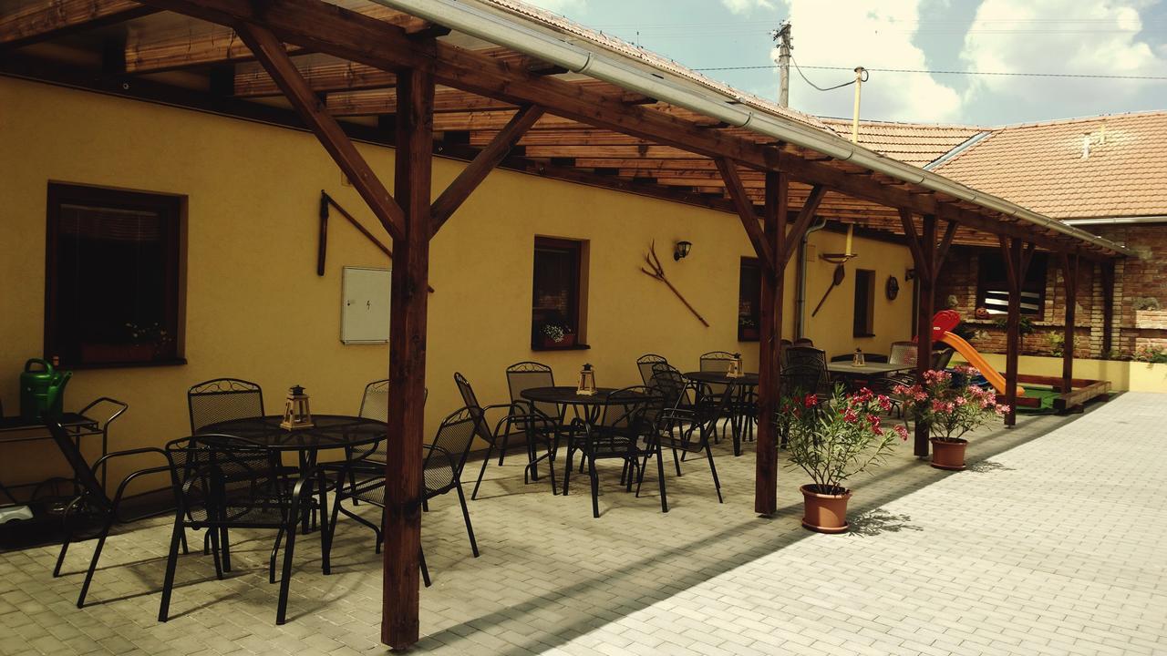 Hotel Sedlecky Dvur Sedlec  Esterno foto
