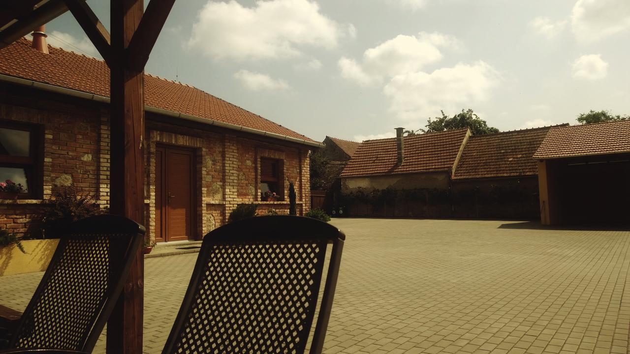 Hotel Sedlecky Dvur Sedlec  Esterno foto
