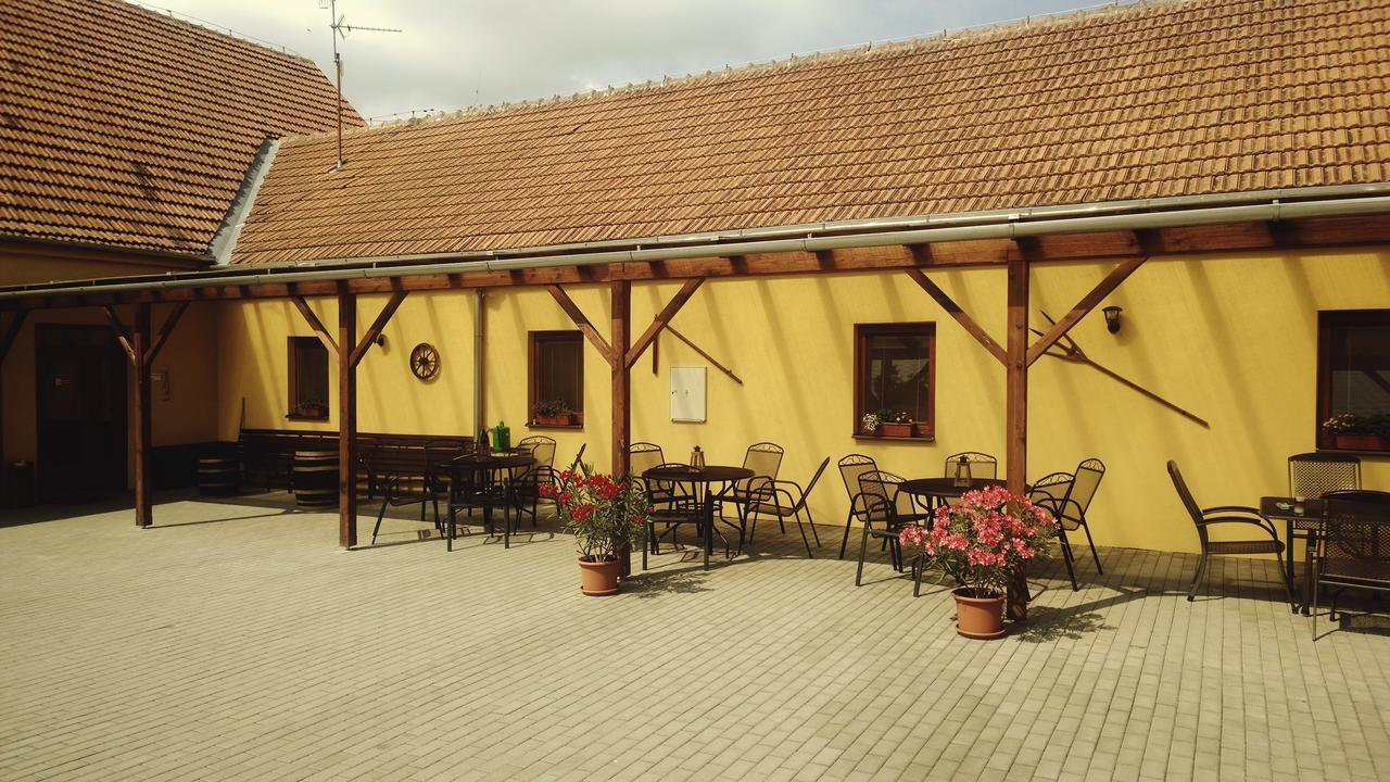 Hotel Sedlecky Dvur Sedlec  Esterno foto