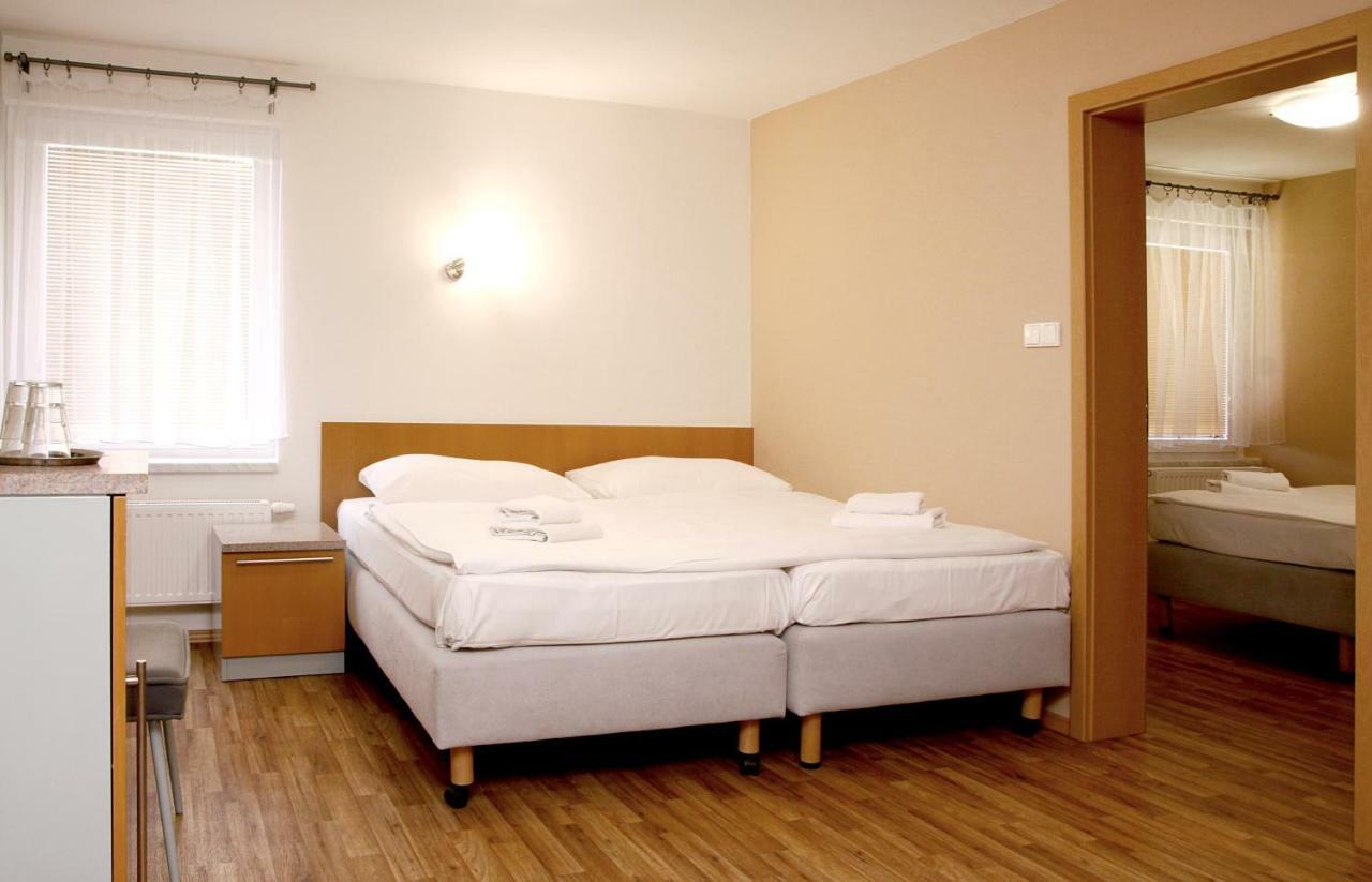 Hotel Sedlecky Dvur Sedlec  Esterno foto