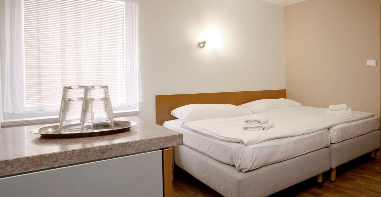 Hotel Sedlecky Dvur Sedlec  Esterno foto